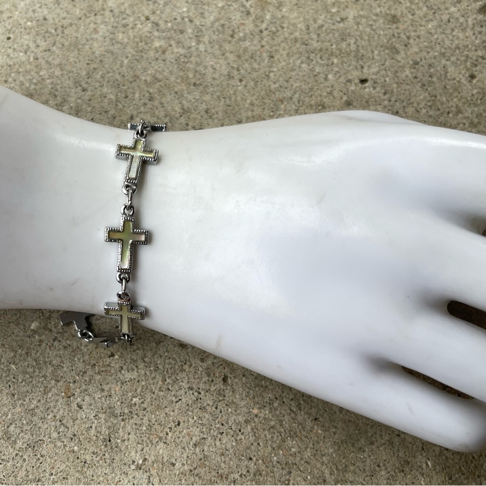 Genuine Mother of Pearl Shell Cross Bracelet signed SJ Women’s Sz 7”